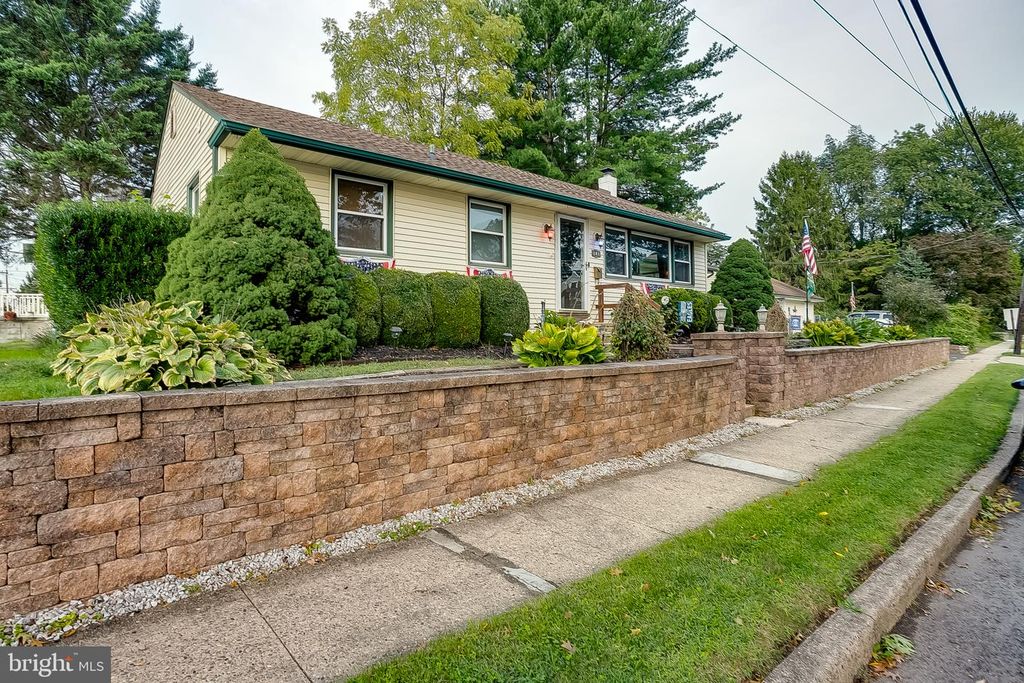 201 S MAPLE AVE, MAPLE SHADE, NJ 08052 — exterior