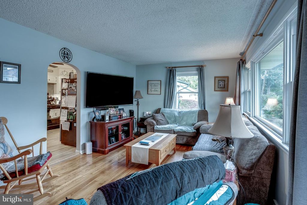 201 S MAPLE AVE, MAPLE SHADE, NJ 08052 — photo 3