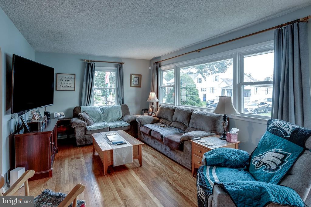 201 S MAPLE AVE, MAPLE SHADE, NJ 08052 — photo 4