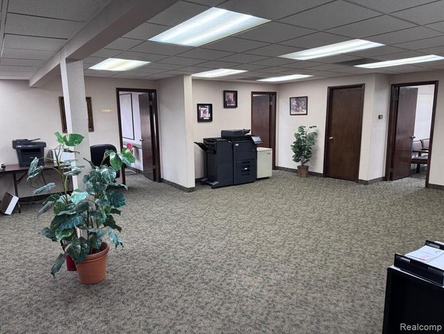 23999 W 10 Mile Road, Southfield, MI 48033