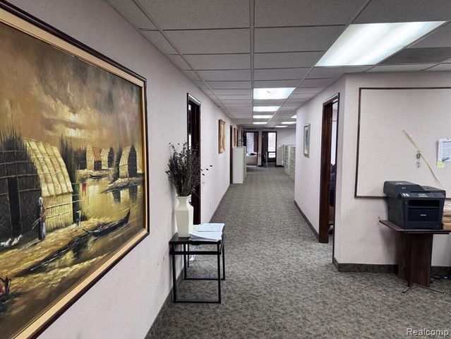 23999 W 10 Mile Road, Southfield, MI 48033