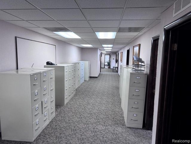 23999 W 10 Mile Road, Southfield, MI 48033