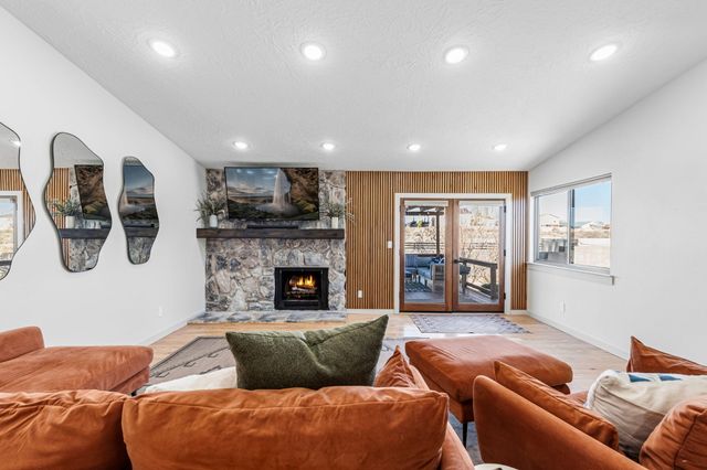 10317 La Paz Drive NW, Albuquerque, NM 87114