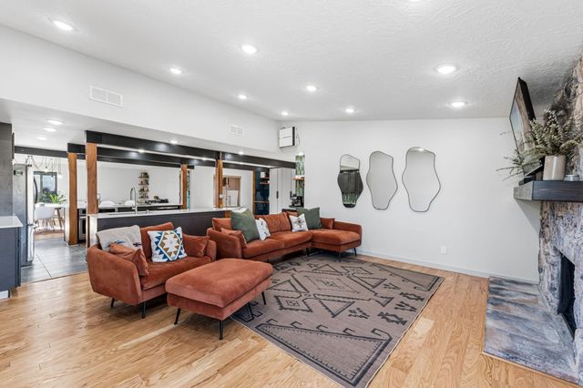 10317 La Paz Drive NW, Albuquerque, NM 87114