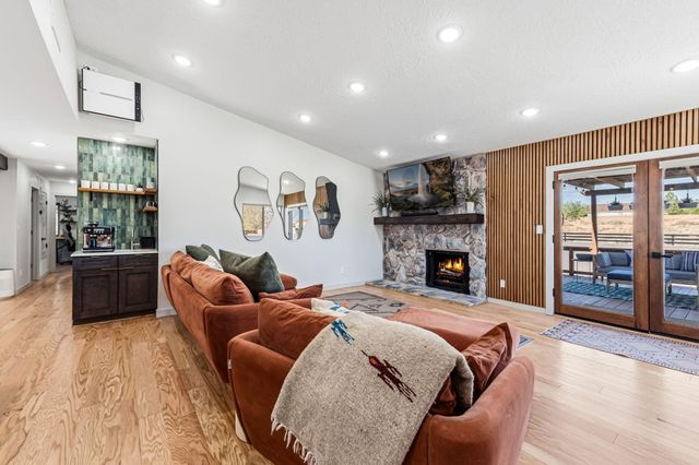 10317 La Paz Drive NW, Albuquerque, NM 87114