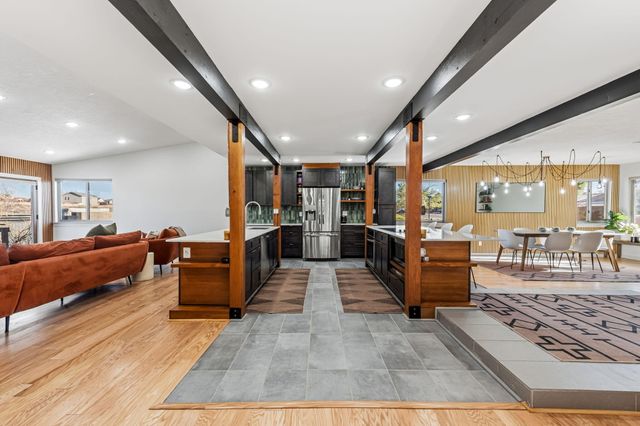 10317 La Paz Drive NW, Albuquerque, NM 87114