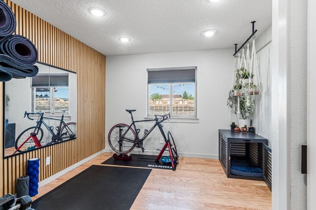 10317 La Paz Drive NW, Albuquerque, NM 87114