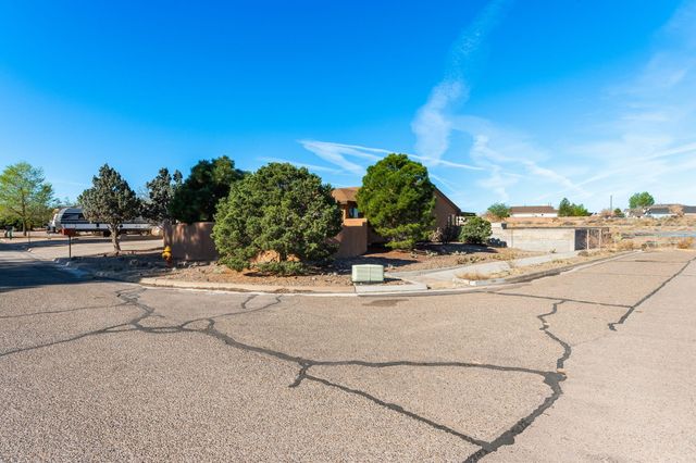 10317 La Paz Drive NW, Albuquerque, NM 87114