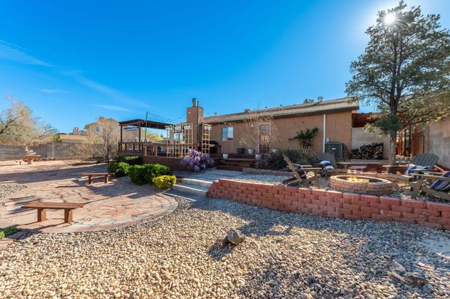 10317 La Paz Drive NW, Albuquerque, NM 87114