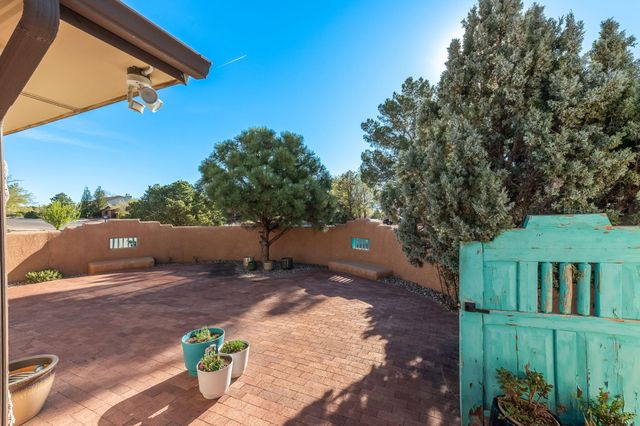 10317 La Paz Drive NW, Albuquerque, NM 87114