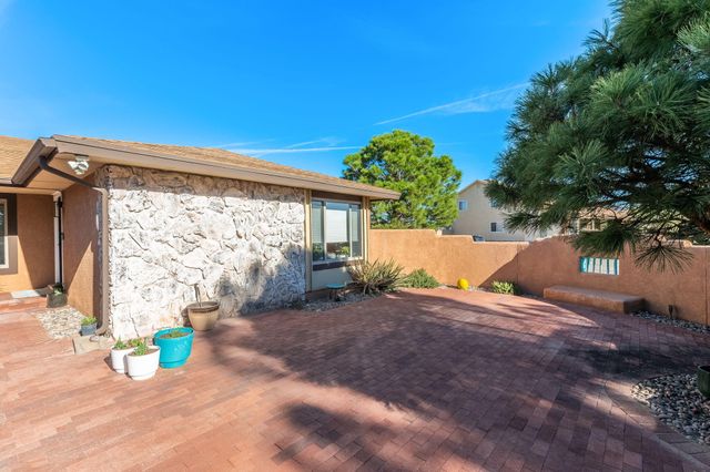 10317 La Paz Drive NW, Albuquerque, NM 87114