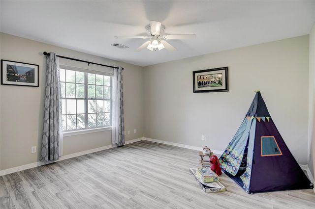 112 Harbour Town Drive, Conroe, TX 77356