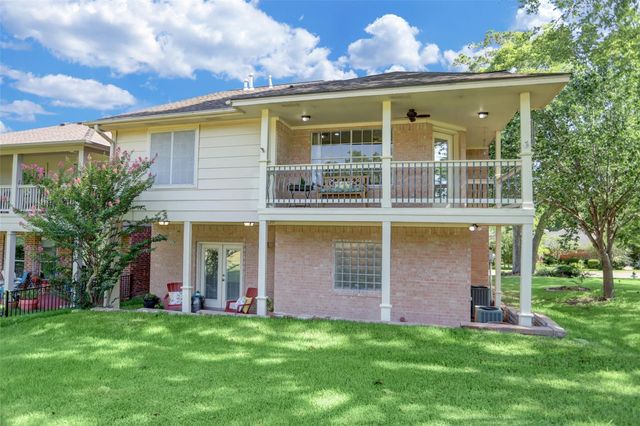 112 Harbour Town Drive, Conroe, TX 77356