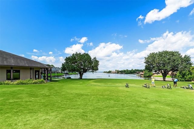 112 Harbour Town Drive, Conroe, TX 77356