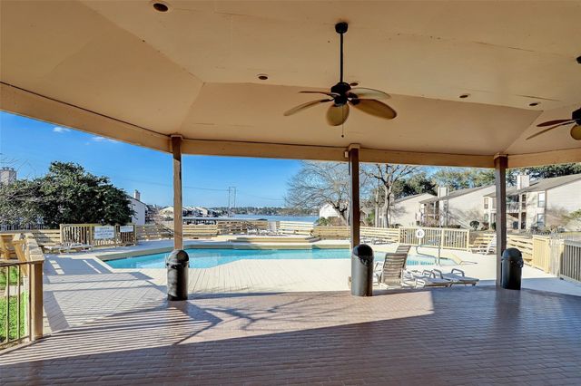 112 Harbour Town Drive, Conroe, TX 77356