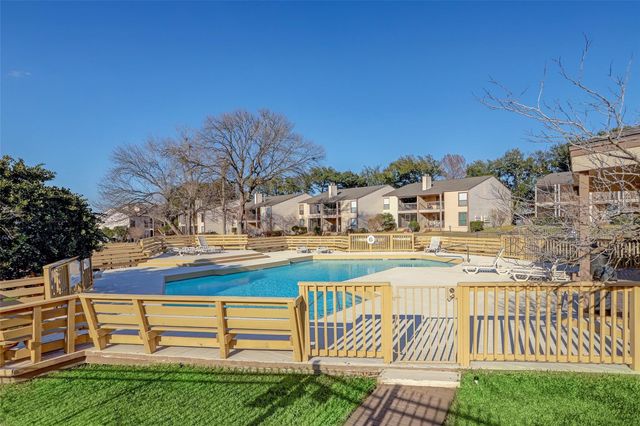 112 Harbour Town Drive, Conroe, TX 77356