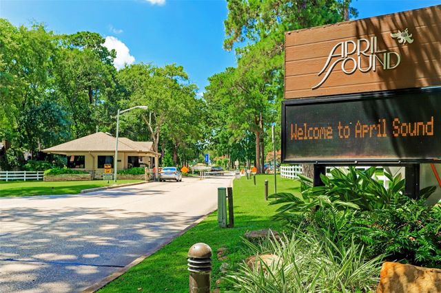 112 Harbour Town Drive, Conroe, TX 77356