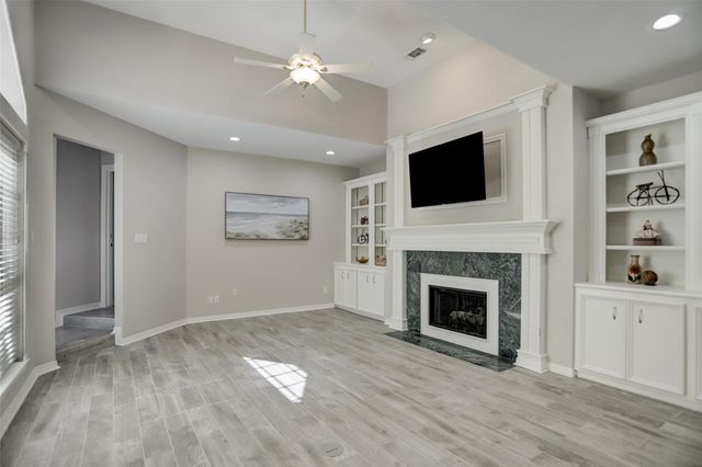 112 Harbour Town Drive, Conroe, TX 77356