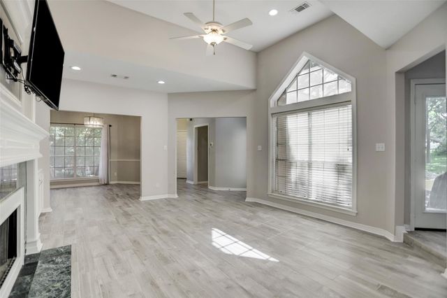 112 Harbour Town Drive, Conroe, TX 77356