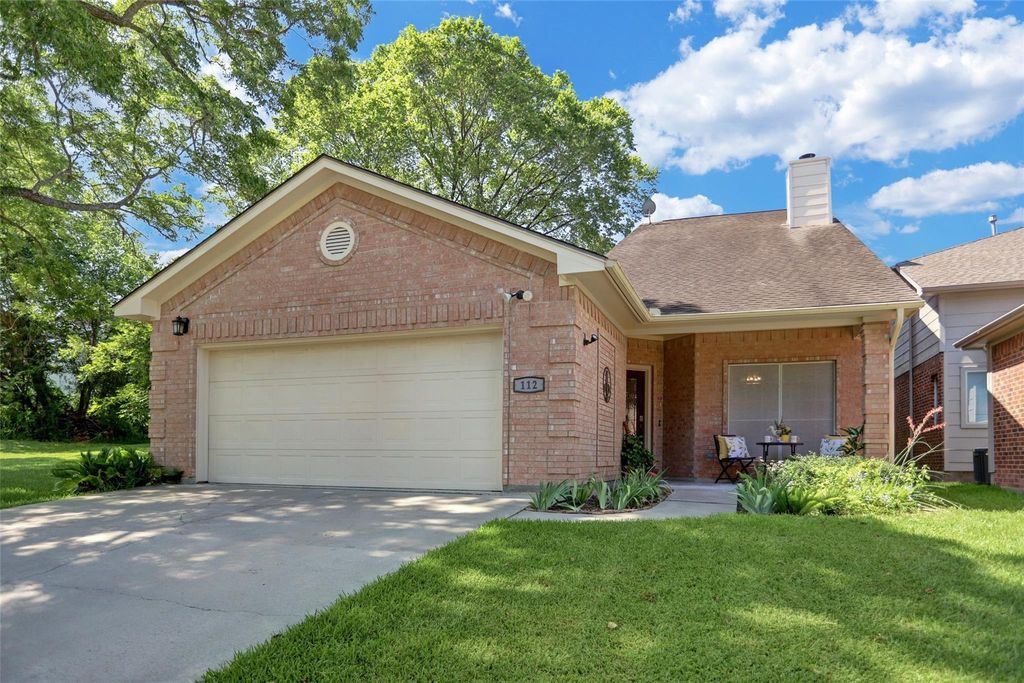 112 Harbour Town Drive, Conroe, TX 77356