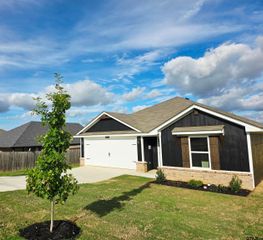 847 Martin St, Chandler, TX 75758