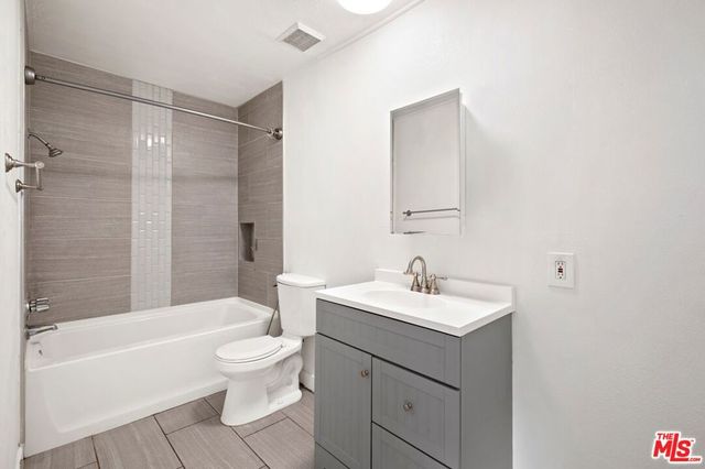18530 Hatteras Street 115, Tarzana, CA 91356