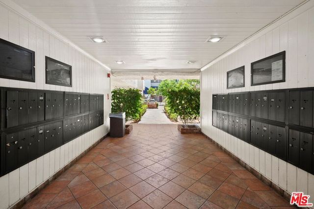 18530 Hatteras Street 115, Tarzana, CA 91356