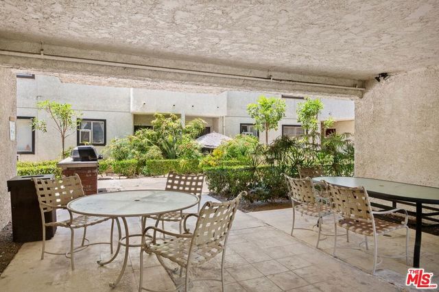 18530 Hatteras Street 115, Tarzana, CA 91356