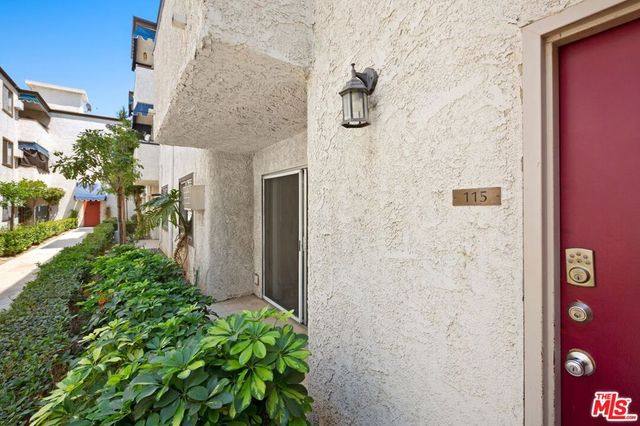 18530 Hatteras Street 115, Tarzana, CA 91356