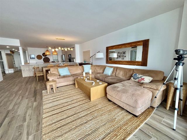 17050 N Bay Road 1005, Sunny Isles Beach, FL 33160