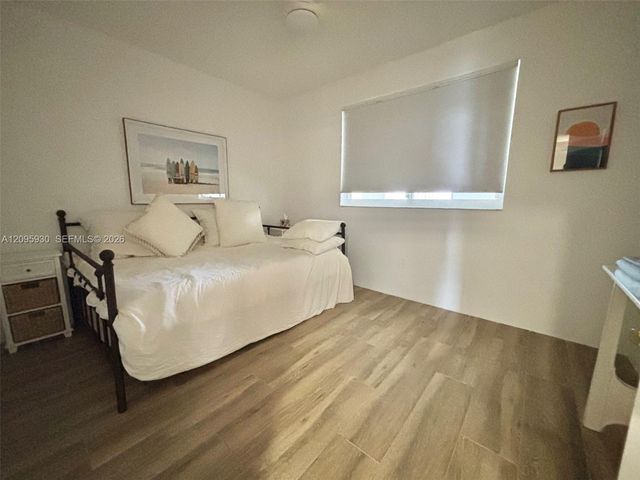 17050 N Bay Road 1005, Sunny Isles Beach, FL 33160