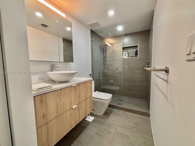 17050 N Bay Road 1005, Sunny Isles Beach, FL 33160