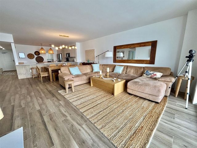 17050 N Bay Road 1005, Sunny Isles Beach, FL 33160