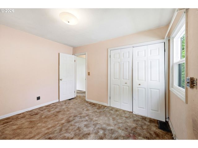 7131 Ne ROSELAWN St, Portland, OR 97218