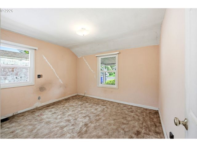 7131 Ne ROSELAWN St, Portland, OR 97218