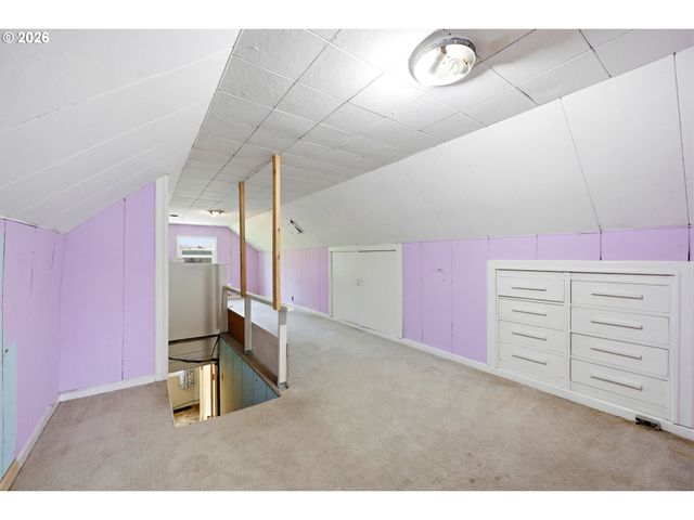 7131 Ne ROSELAWN St, Portland, OR 97218