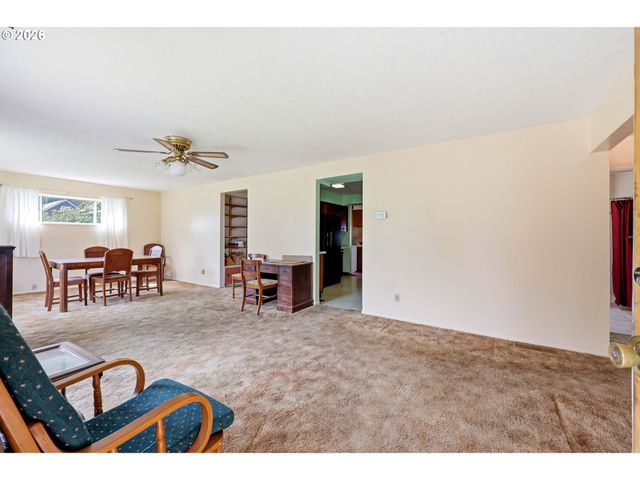 7131 Ne ROSELAWN St, Portland, OR 97218