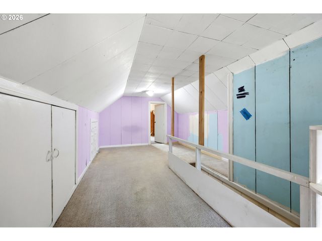 7131 Ne ROSELAWN St, Portland, OR 97218