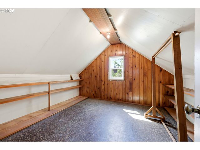 7131 Ne ROSELAWN St, Portland, OR 97218