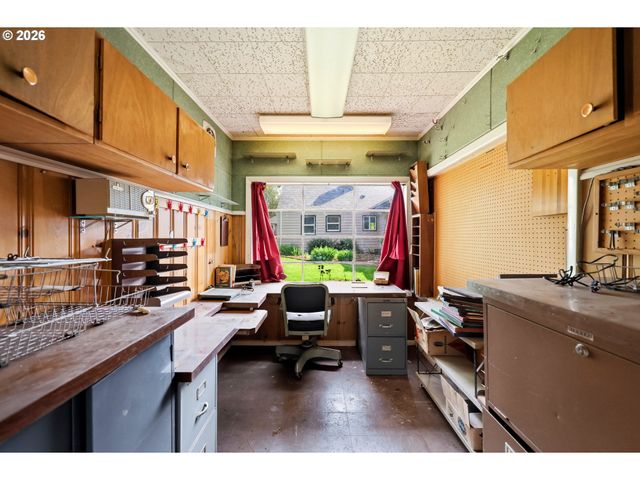 7131 Ne ROSELAWN St, Portland, OR 97218
