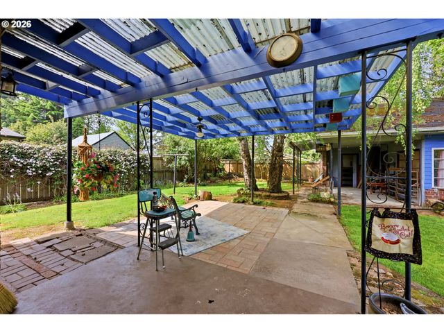 7131 Ne ROSELAWN St, Portland, OR 97218