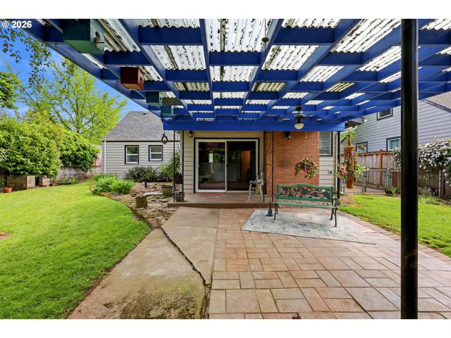 7131 Ne ROSELAWN St, Portland, OR 97218