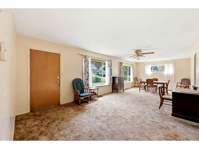 7131 Ne ROSELAWN St, Portland, OR 97218