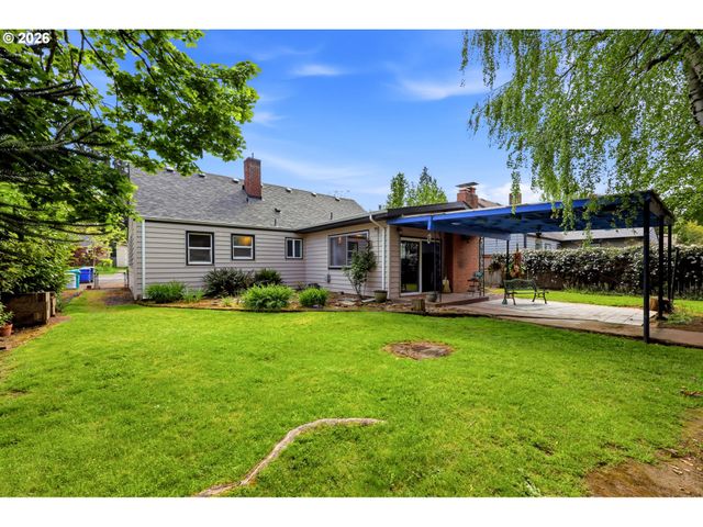 7131 Ne ROSELAWN St, Portland, OR 97218