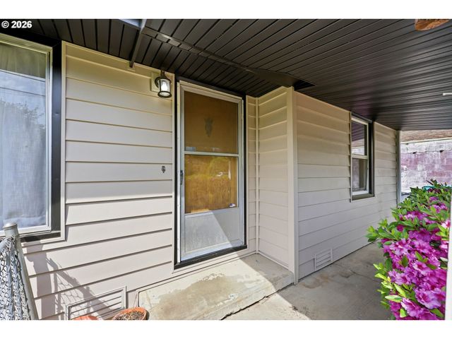 7131 Ne ROSELAWN St, Portland, OR 97218