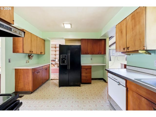 7131 Ne ROSELAWN St, Portland, OR 97218