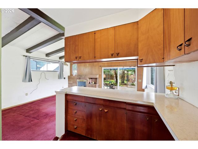 7131 Ne ROSELAWN St, Portland, OR 97218