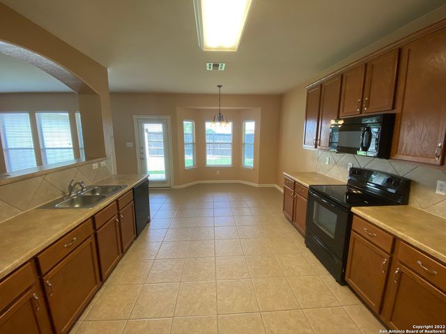 121 DEERWOOD OAKS, Boerne, TX 78006