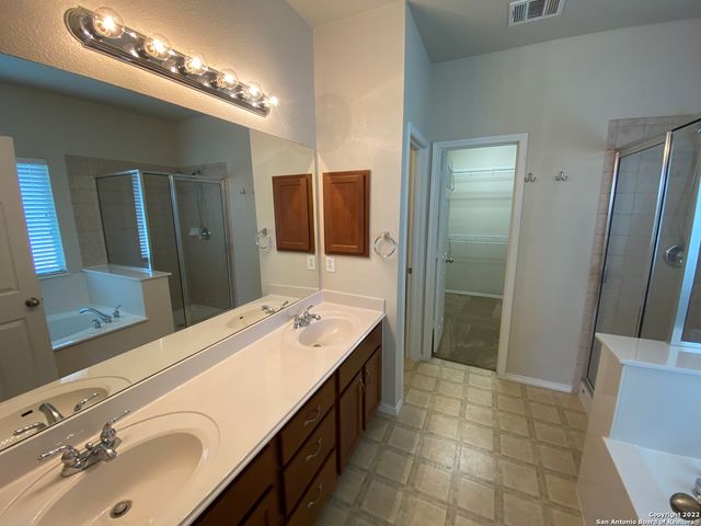 121 DEERWOOD OAKS, Boerne, TX 78006