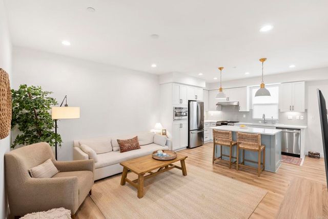 13480 Lopelia Meadows Place 111, San Diego, CA 92130